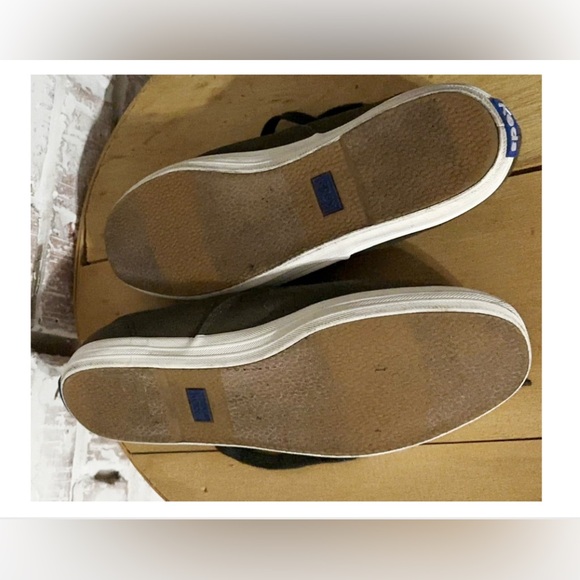 Keds Metallic Green Size 9.5 US Women’s Tennis Shoes - Picture 6 of 7